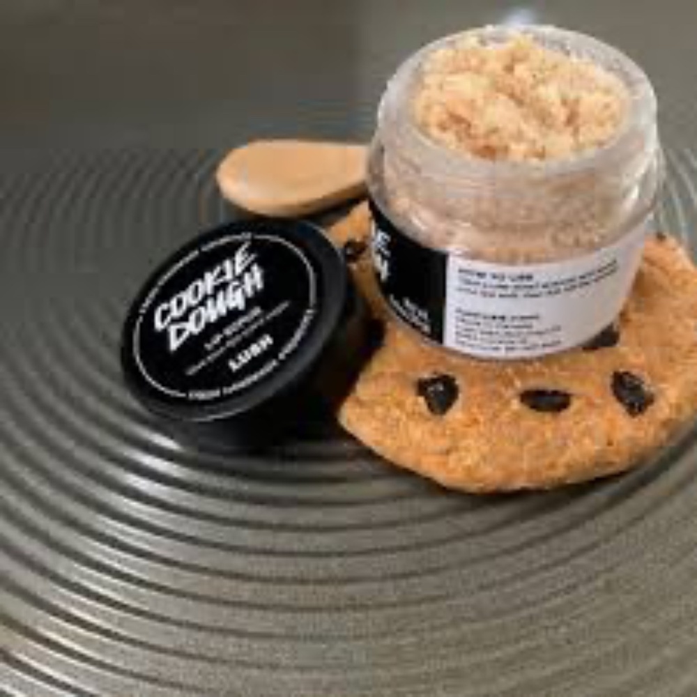 LUSH “Cookie Dough” Lip Scrub 0.8 oz. VEGAN - Picture 4 of 8